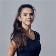 Insegnante, metà francese e metà italiana, che ha studiato per cinque anni in Francia, ottenendo il diploma corrispondente alla maturità italiana